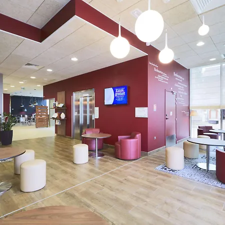 Campanile Sur Yon Centre Gare Hotel 3*