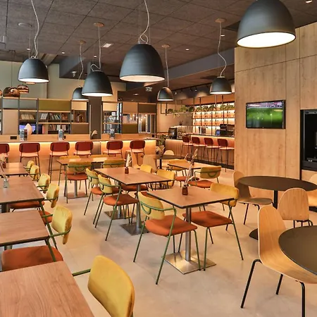 Campanile Prime - Sur Yon Centre Gare 3* 라로츠수르욘