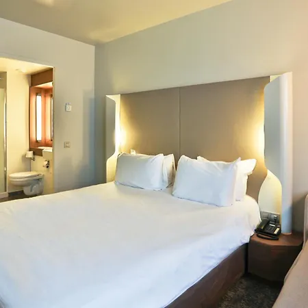 Hotel Campanile Sur Yon Centre Gare 3*
