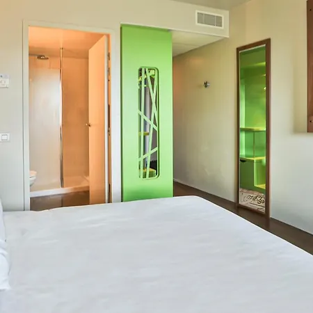 Campanile Prime - Sur Yon Centre Gare 3* 라로츠수르욘