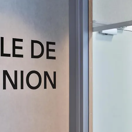 Campanile Sur Yon Centre Gare Hotel