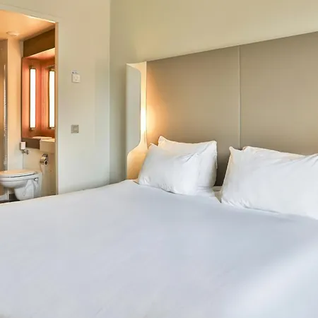 Campanile Sur Yon Centre Gare Hotel 3*