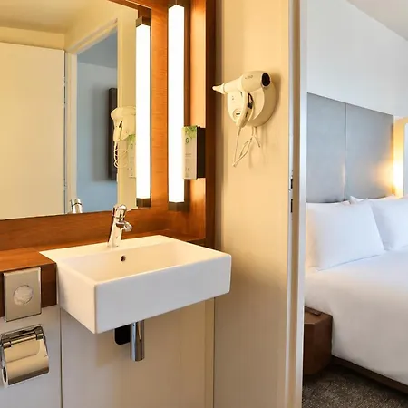 Campanile Prime - Sur Yon Centre Gare Hotel