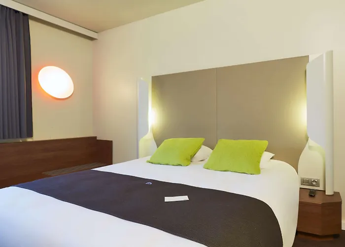 Campanile Prime - Sur Yon Centre Gare Hotel 3*