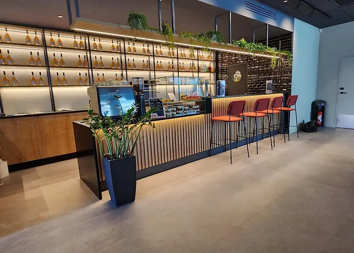 Campanile Prime - Sur Yon Centre Gare Hotel 3*