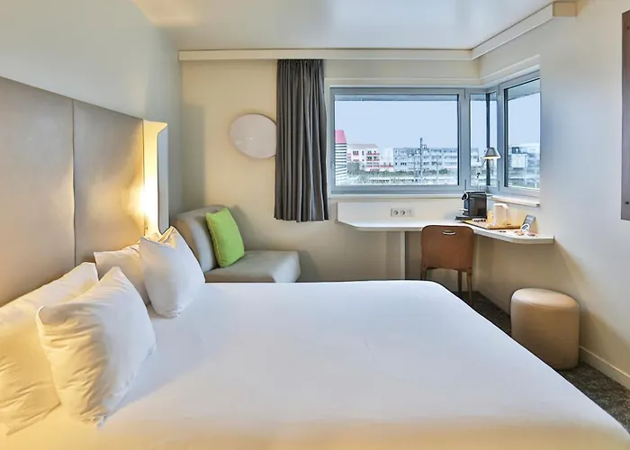 Campanile Prime - Sur Yon Centre Gare Hotel